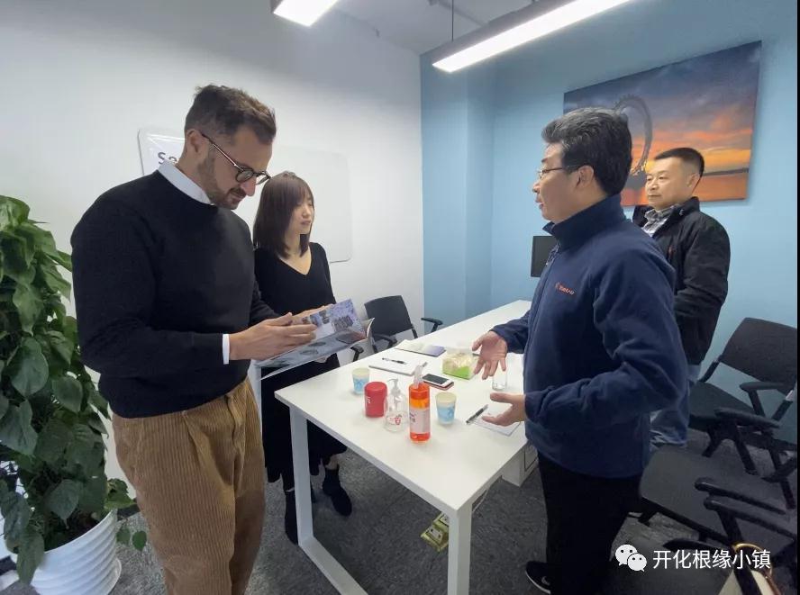 10月16日，根宫佛国发展中心主任齐忠伟带队赴北京对接根宫佛国申报吉尼斯世界纪录相关事宜。