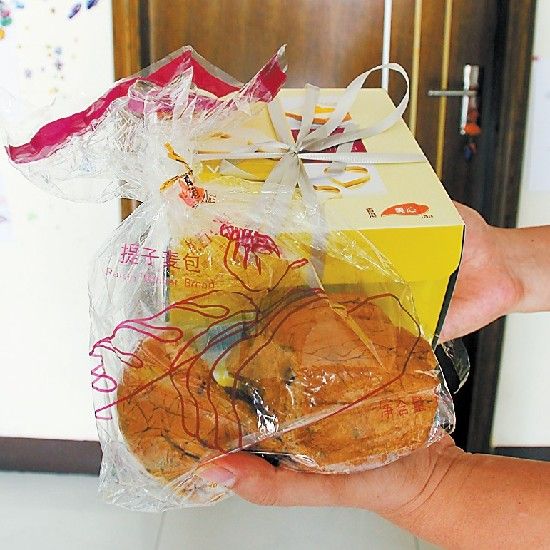 中年妇女吃美心麦包上吐下泻不满商家态度冷淡