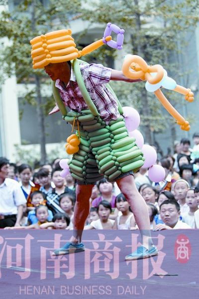 “裤子留下，否则休想离开”