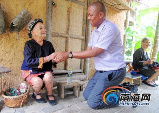 非洲16国政党青年领导人到海南槟榔谷景区参观