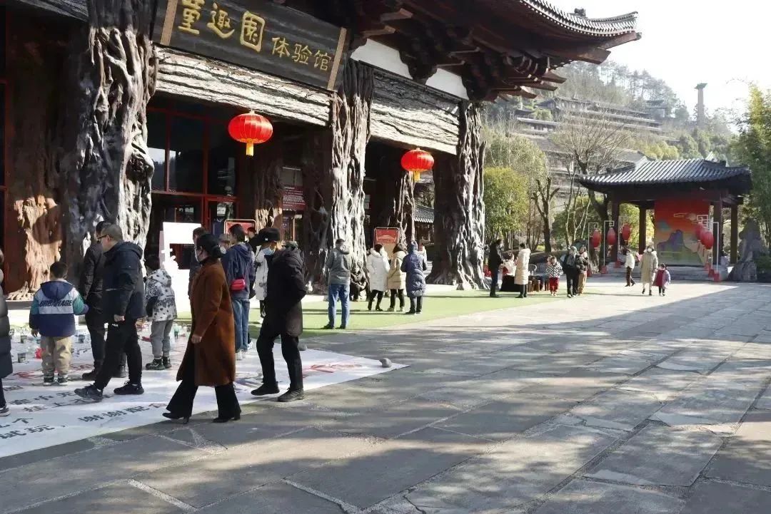 正月初四¦人气持续升温中，“根宫国潮年”爆火！