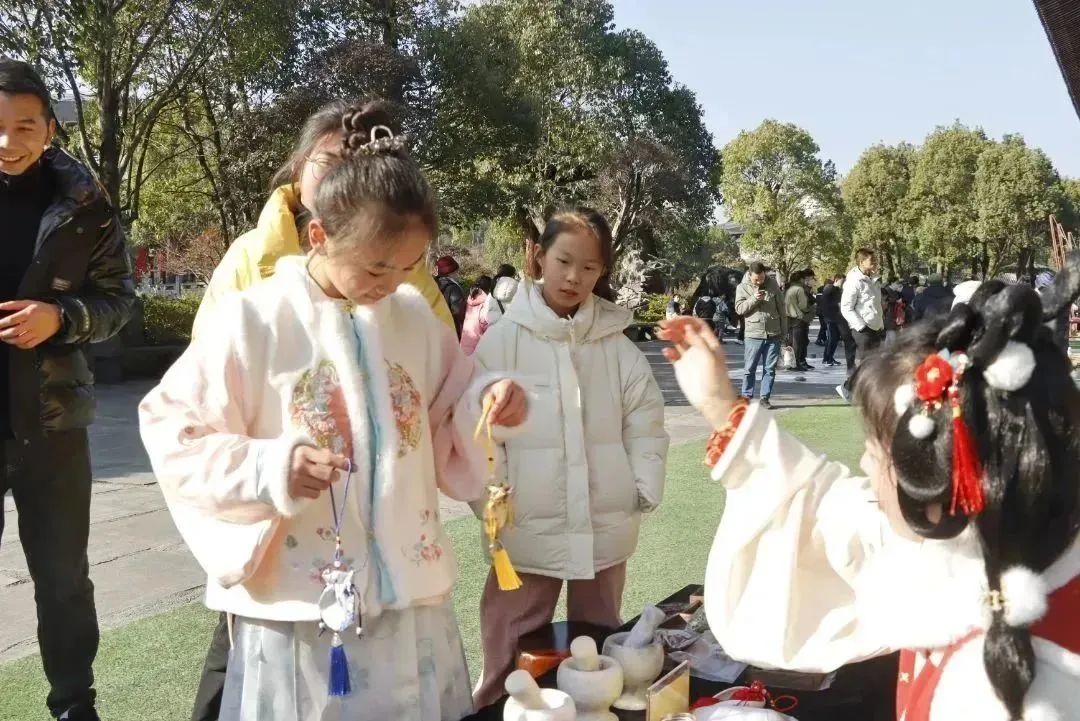 正月初四¦人气持续升温中，“根宫国潮年”爆火！