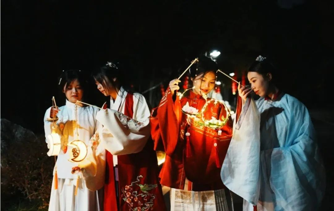 正月初四¦人气持续升温中，“根宫国潮年”爆火！